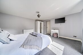 Cosy Apartment Above Village Pub