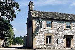 Cosy Apartment Above Village Pub