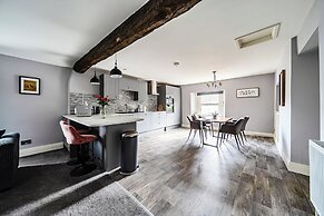 Cosy Apartment Above Village Pub