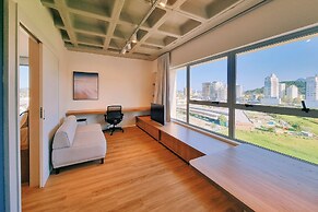 Atrium Studios by Xtay