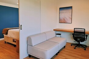 Atrium Studios by Xtay