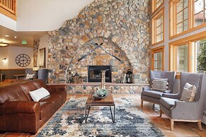 Expedition Station #8598 by Summit County Mountain Retreats