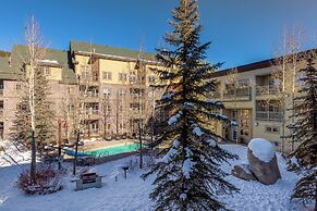 Expedition Station #8598 by Summit County Mountain Retreats