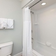 Phoenix on the Bay by Brett Robinson Vacations