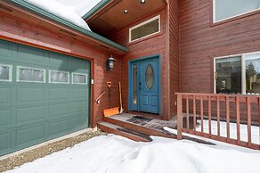 Thompson Lodge 4 Bedroom Cabin by RedAwning