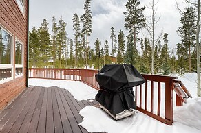 Thompson Lodge 4 Bedroom Cabin by RedAwning