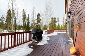 Thompson Lodge 4 Bedroom Cabin by RedAwning