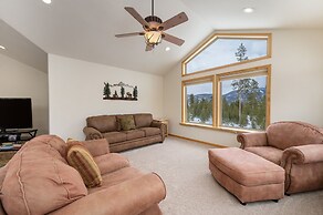 Thompson Lodge 4 Bedroom Cabin by RedAwning