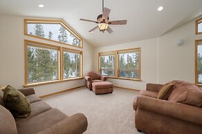 Thompson Lodge 4 Bedroom Cabin by RedAwning