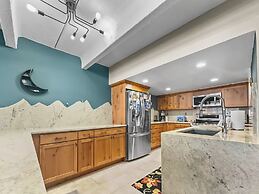 Wh405 Wheeler House 3 Bedroom Condo by RedAwning