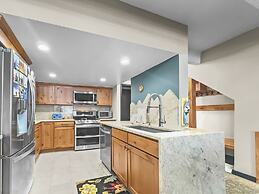 Wh405 Wheeler House 3 Bedroom Condo by RedAwning