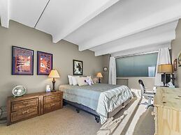 Wh405 Wheeler House 3 Bedroom Condo by RedAwning