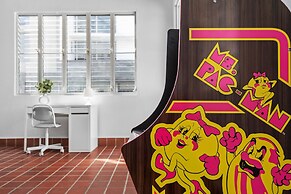 Otium Rentals Plush King Bed Pacman Arcade