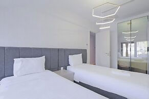 Petek Residence by NewInn