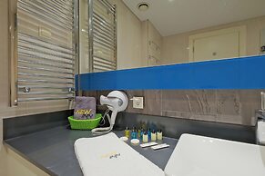 Petek Residence by NewInn