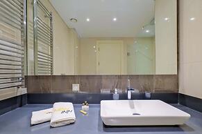 Petek Residence by NewInn