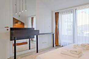 Petek Residence by NewInn