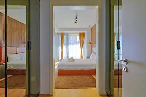 Petek Residence by NewInn