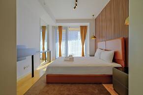 Petek Residence by NewInn