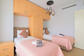 Petek Residence by NewInn