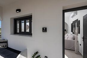 Almira Luxury Suites