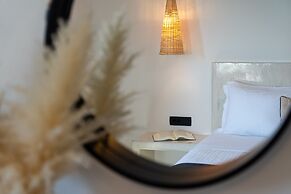 Almira Luxury Suites