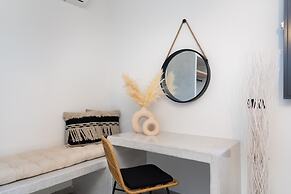 Almira Luxury Suites