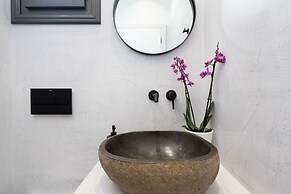 Almira Luxury Suites