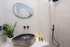 Almira Luxury Suites