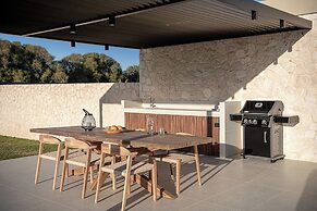 Pnoe Sea Front Experience