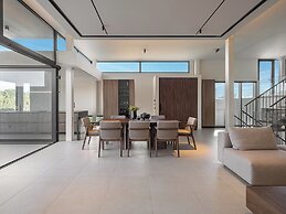 Pnoe Sea Front Experience