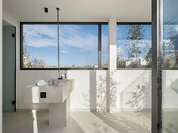 Pnoe Sea Front Experience