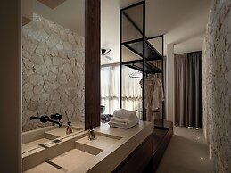 Pnoe Sea Front Experience