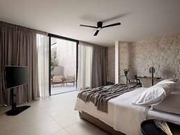 Pnoe Sea Front Experience