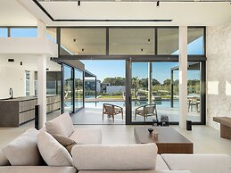 Pnoe Sea Front Experience