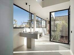 Pnoe Sea Front Experience