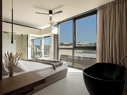 Pnoe Sea Front Experience