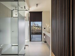 Pnoe Sea Front Experience