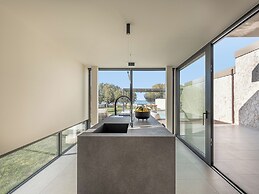 Pnoe Sea Front Experience