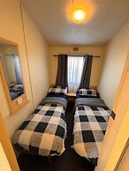 3 Bedroom, 8 Berth, Cosy Static Family Caravan