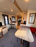 3 Bedroom, 8 Berth, Cosy Static Family Caravan