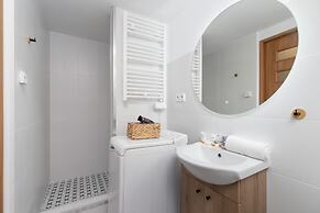 Strzelecka Apartment Cracow by Renters