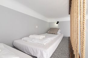 Strzelecka Apartment Cracow by Renters