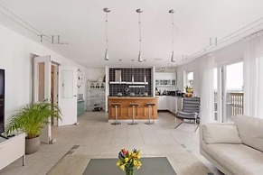 Huge Penthouse - Birmingham Central - Balcony