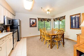 Seven Springs Stoneridge 3 Bedroom Deluxe Condo, Pet Friendly! by RedA