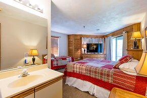 Seven Springs Stoneridge 3 Bedroom Deluxe Condo, Pet Friendly! by RedA