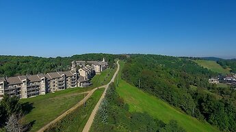 Seven Springs Stoneridge 4 Bedroom Standard Condo, Ski-in/out! 3 Condo