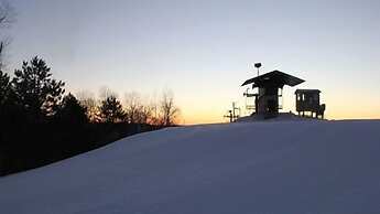 Seven Springs Stoneridge 4 Bedroom Standard Condo, Ski-in/out! 3 Condo