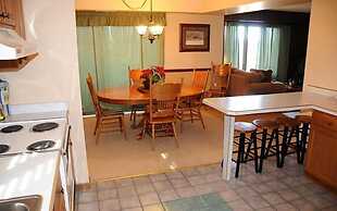 Seven Springs 2 Bedroom Standard Condo, Sleeps 10! by RedAwning - Save