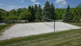 Seven Springs 4 BR Premium Condo, Sleeps 9 by RedAwning - Save 10% on